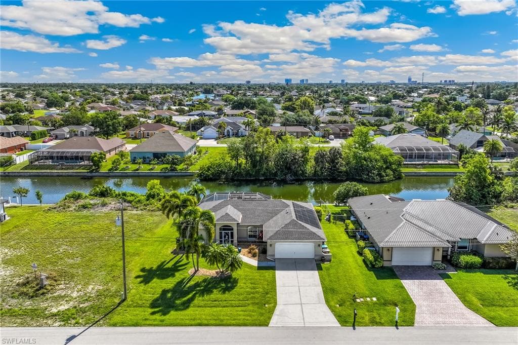 311 17th Pl, Cape Coral, photo 2