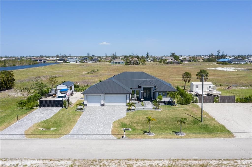 1715 42nd Pl, Cape Coral, photo 2