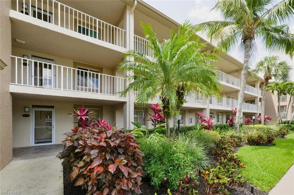 7340 Glenmoor Ln #3207, Naples
