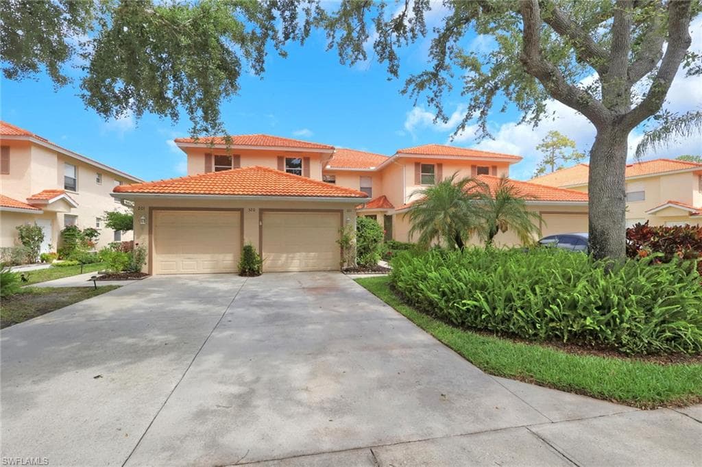 320 Robin Hood Cir #101, Naples, photo 2