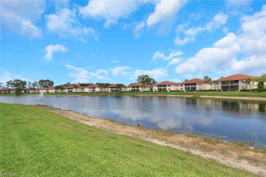 320 Robin Hood Cir #101, Naples