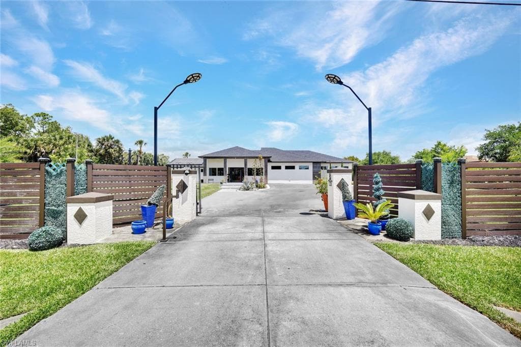 121 20th Ave, Naples