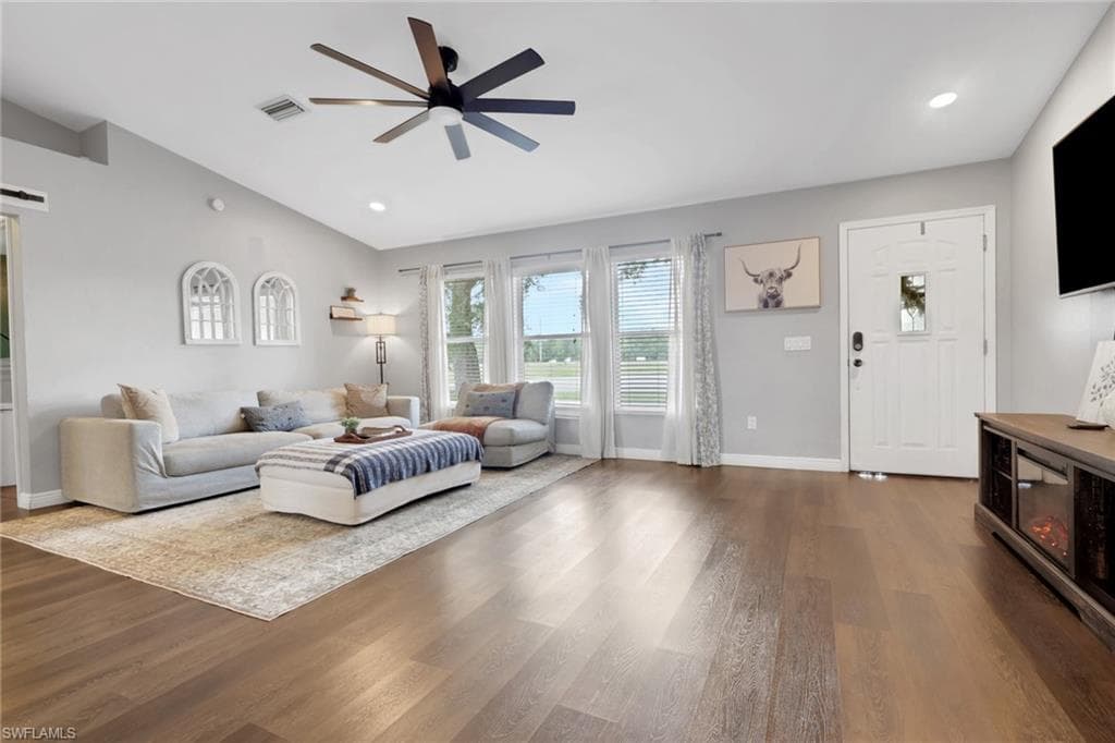 3300 Valencia Dr, Naples, photo 3