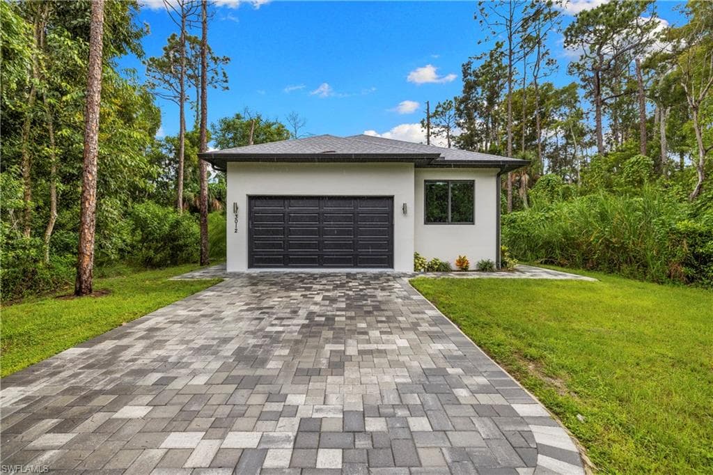 3012 Pine Tree Dr, Naples, photo 2