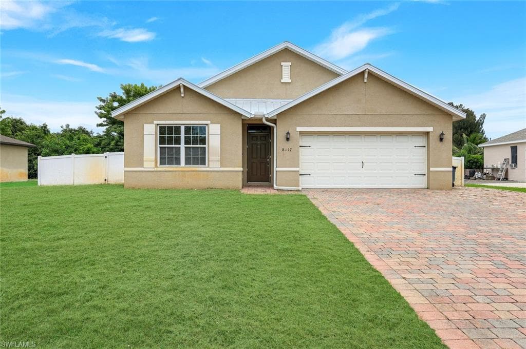 8117 Sandpiper Rd, Fort Myers
