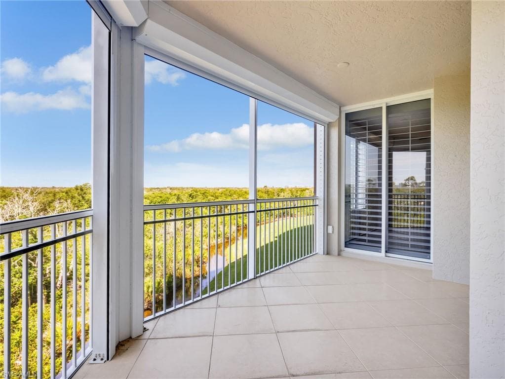 1001 Arbor Lake Dr #202, Naples, photo 2