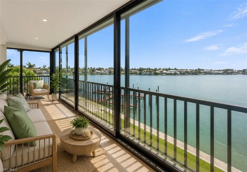 222 Harbour Dr #301, Naples
