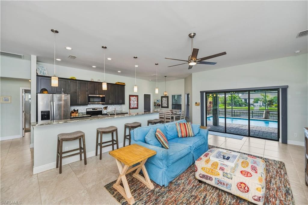 910 12th Ter, Cape Coral