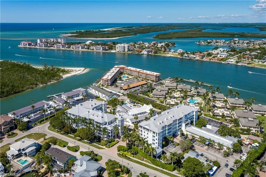 160 Palm St #308, Marco Island