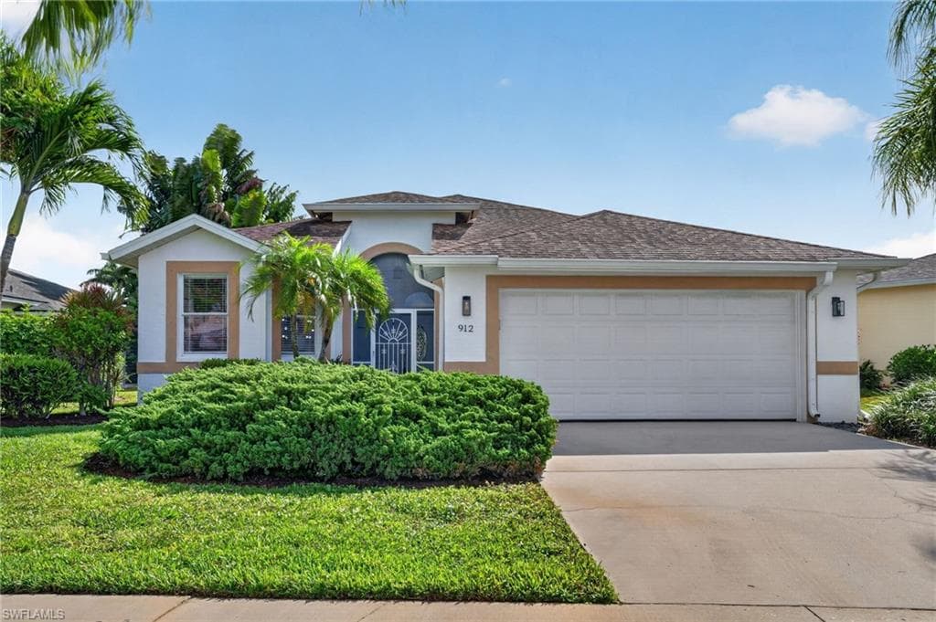 912 Briarwood Blvd, Naples, photo 3