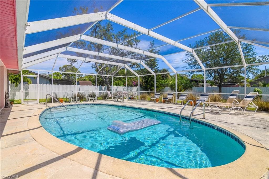 74 8th St, Bonita Springs