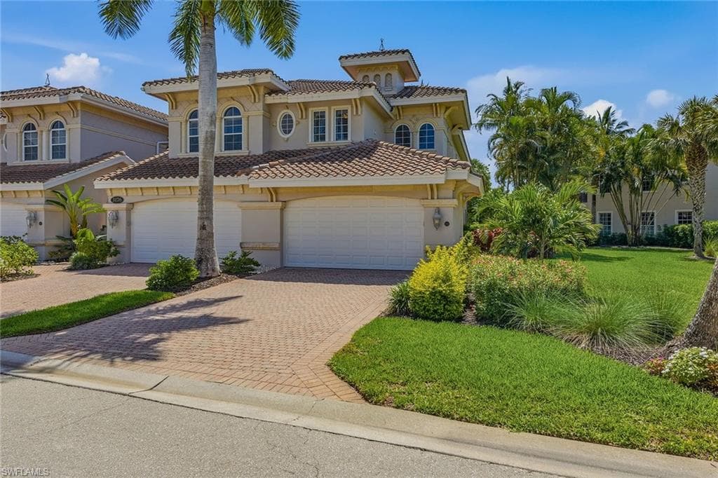 3176 Serena Ln #202, Naples