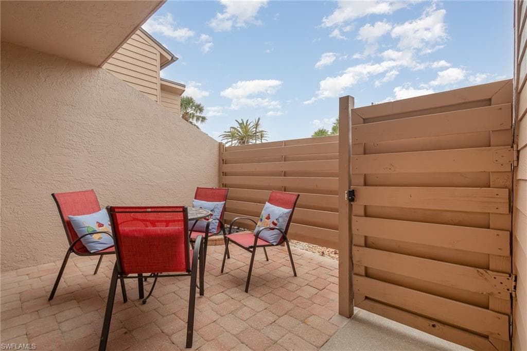 898 Buttonwood Dr #105, Fort Myers Beach, photo 3