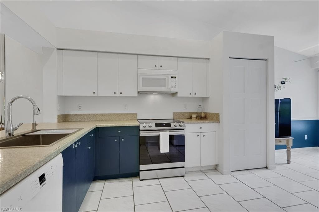 1835 Crown Pointe Blvd, Naples, photo 3