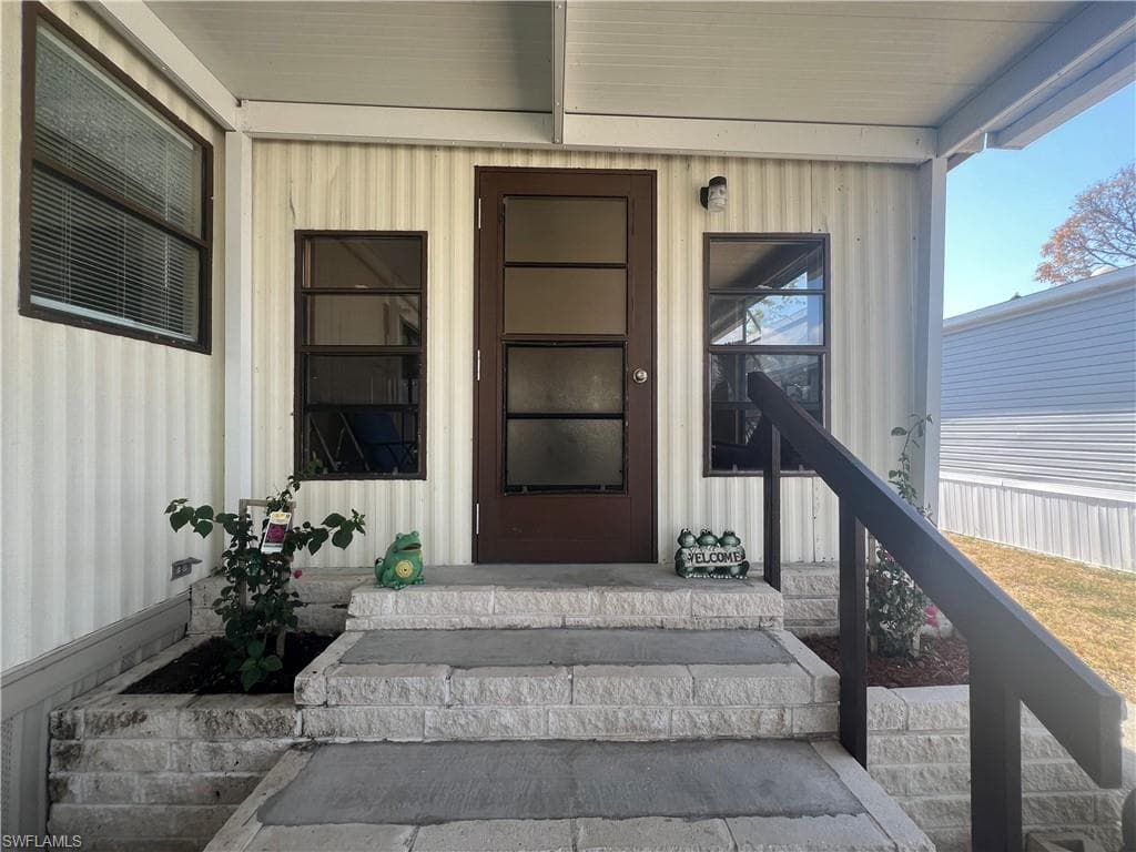 573 Cape Florida Ln, Naples, photo 3