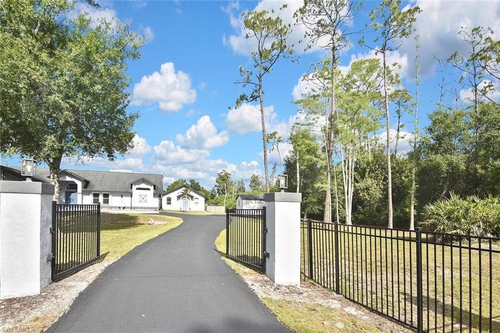 12206 Honeysuckle Rd, Fort Myers