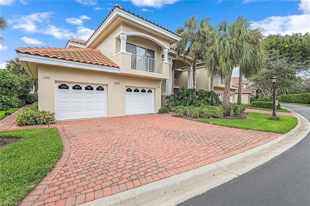 8471 Abbington Cir #1111, Naples