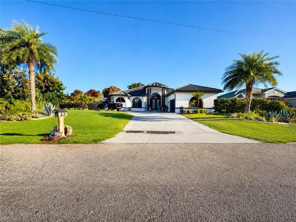 1204 4th St, Lehigh Acres, photo 3