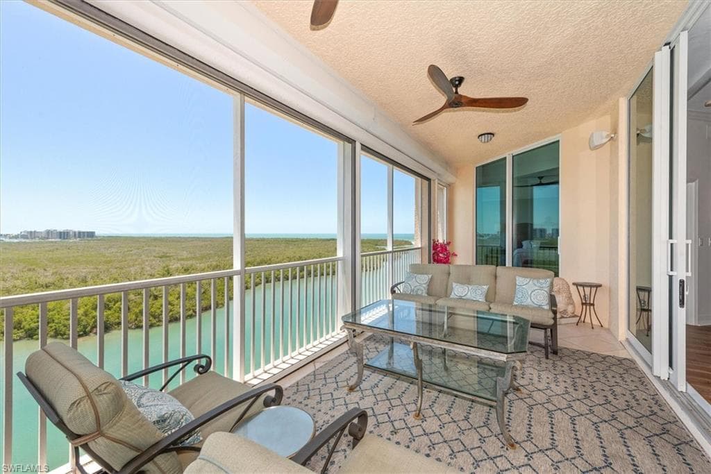 425 Dockside Dr #ph-1, Naples