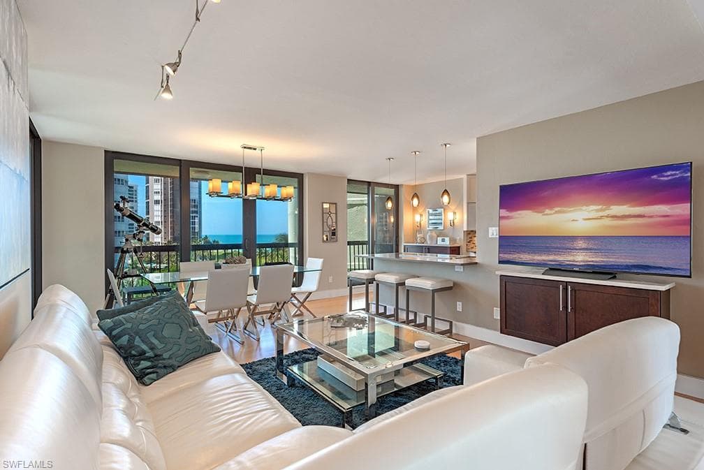 4551 Gulf Shore Blvd #606, Naples