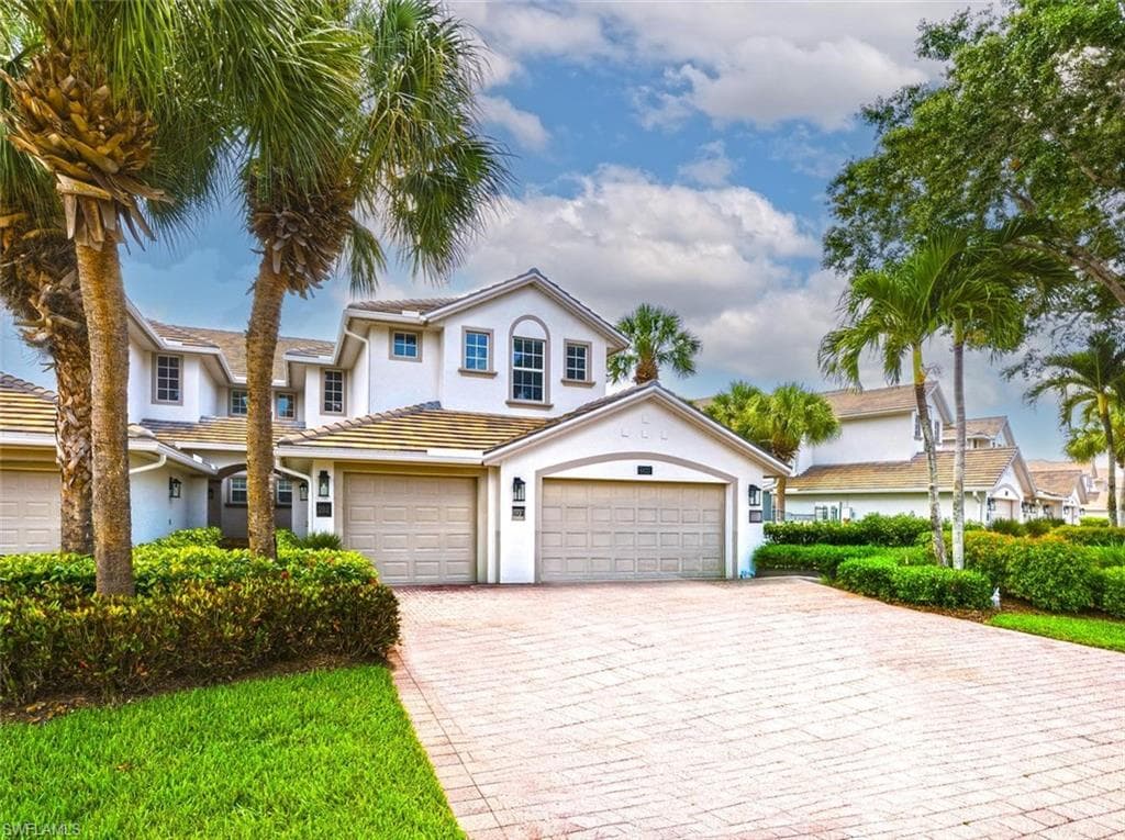 6822 Ascot Dr #202, Naples