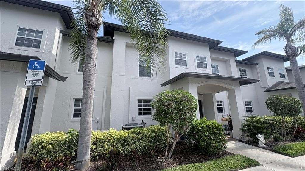 9064 Gervais Cir #105, Naples