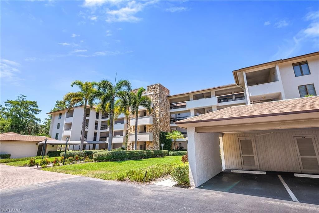200 Wyndemere Way #b402, Naples, photo 2