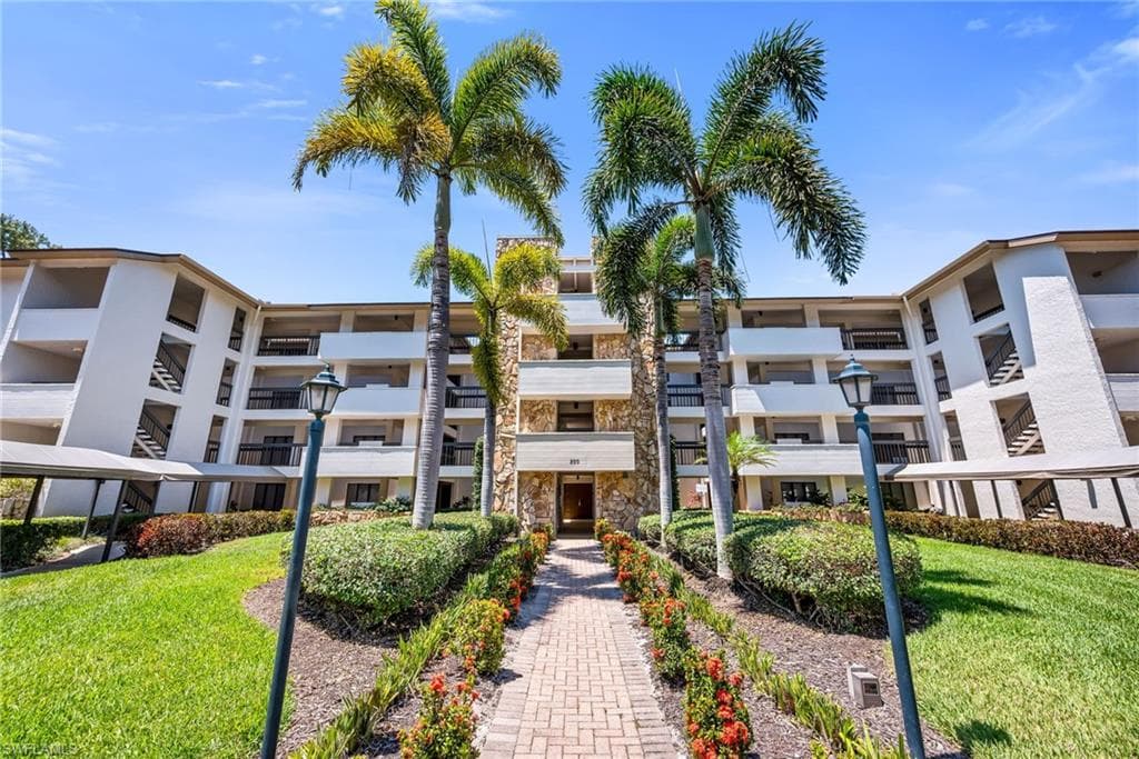200 Wyndemere Way #b402, Naples