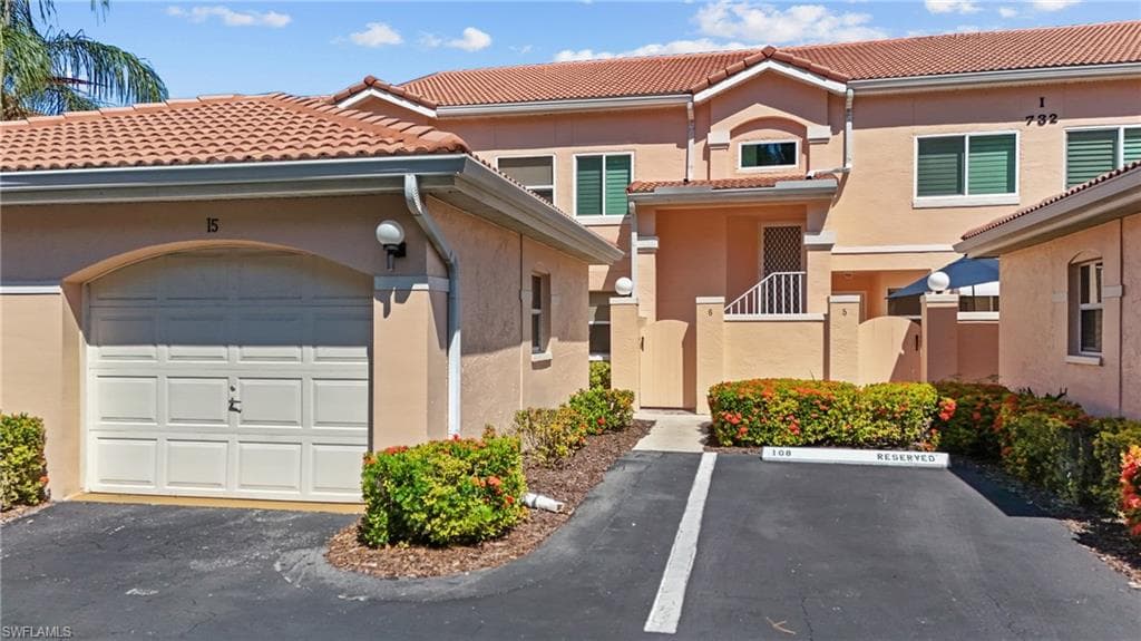 732 Woodshire Ln #i5, Naples