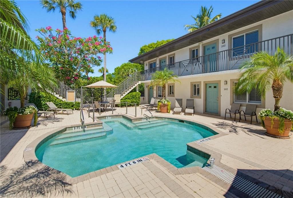 480 5th St #202, Naples
