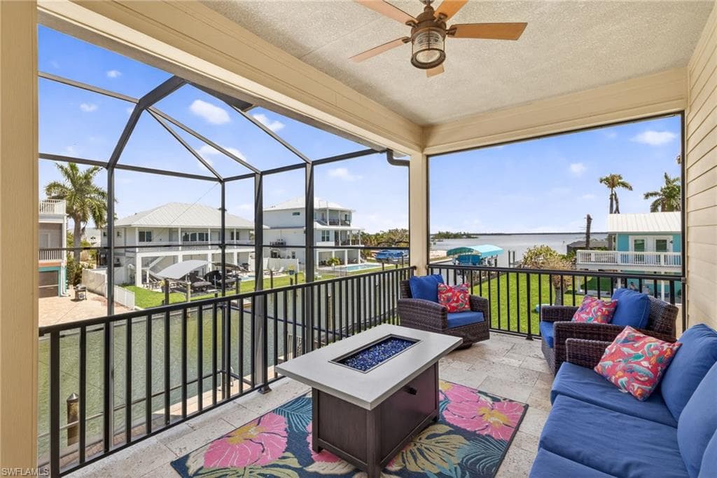 243 Driftwood Ln, Fort Myers Beach, photo 2