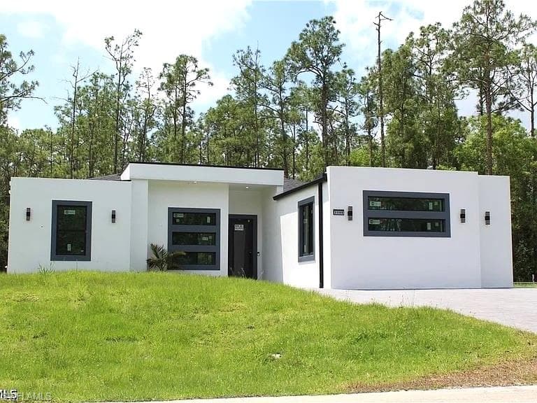 2504 2nd St, Lehigh Acres, photo 3