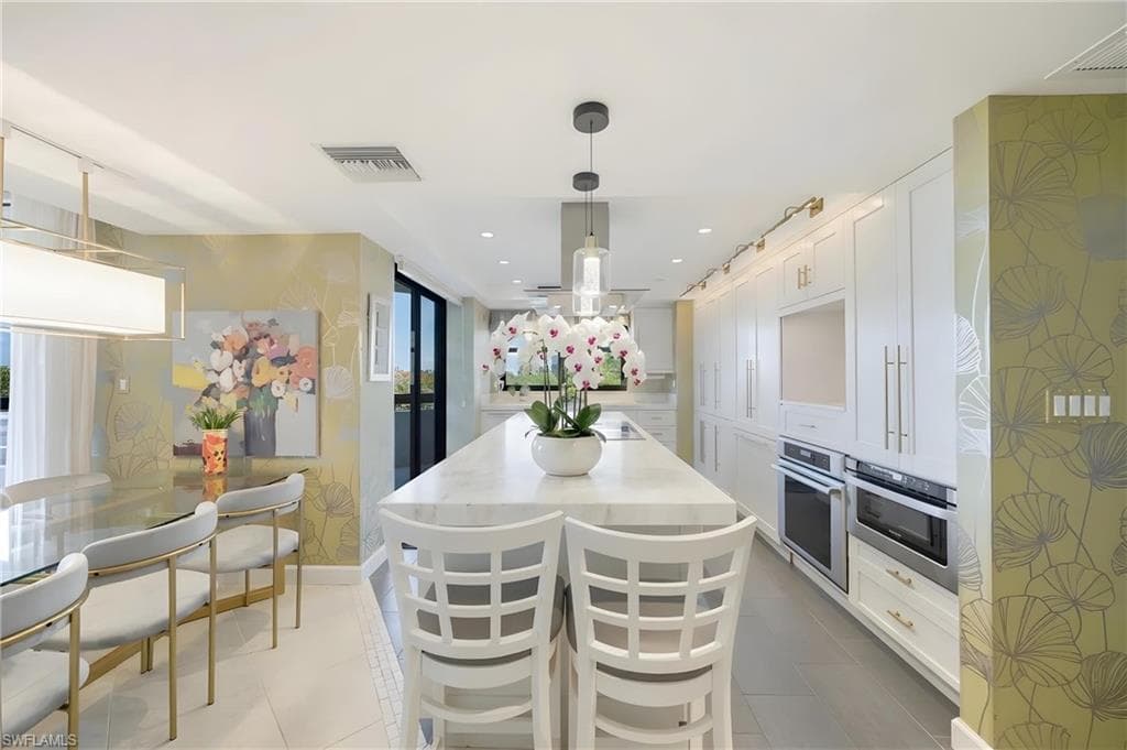 6001 Pelican Bay Blvd #204, Naples, photo 2