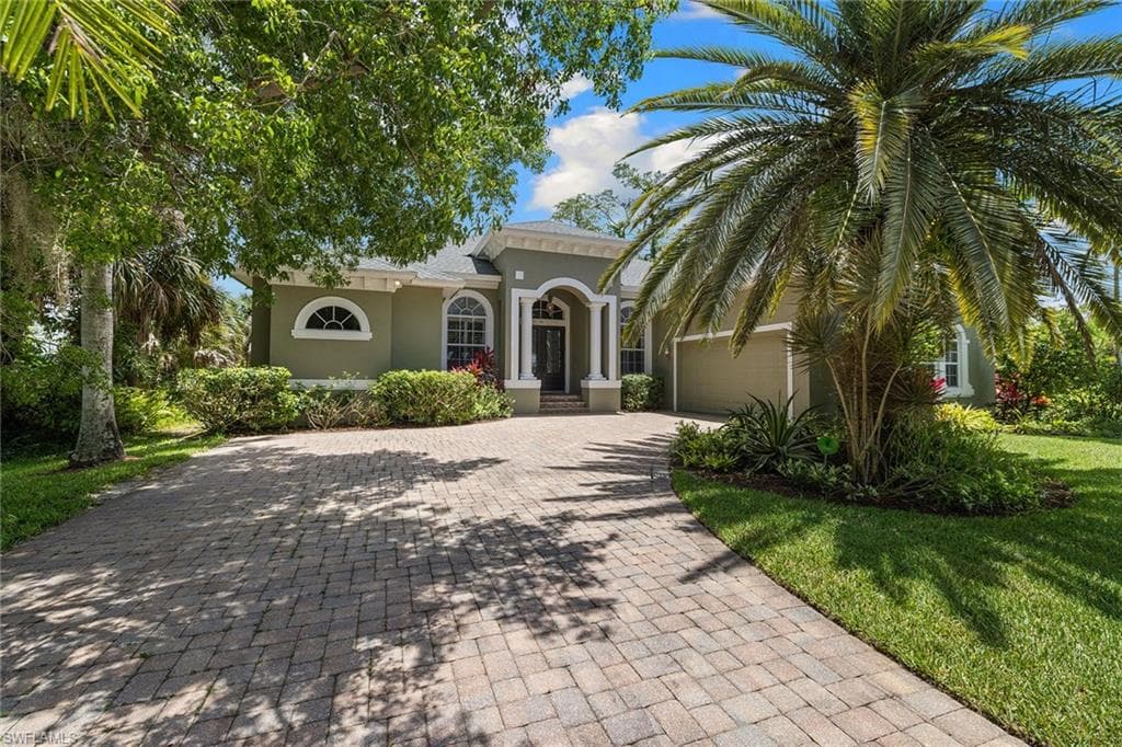 61 Constitution Dr, Naples