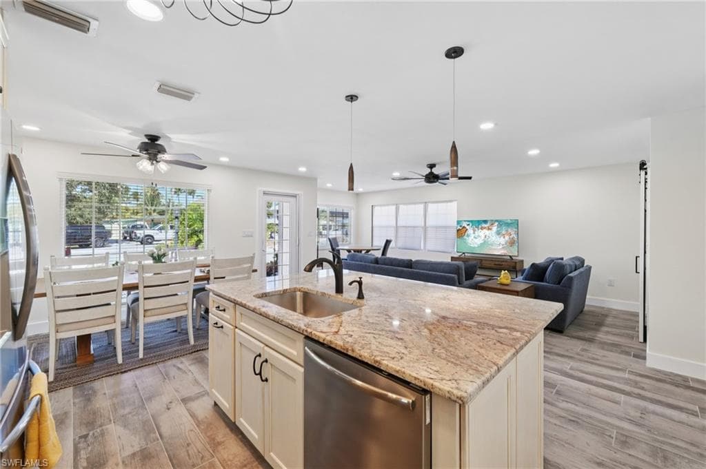 210 Hibiscus Dr, Fort Myers Beach, photo 3