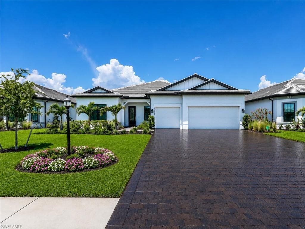 21064 Hallandale Dr, Estero, photo 2
