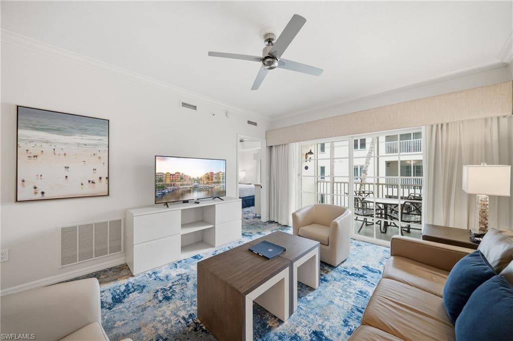 221 9th St #206, Naples