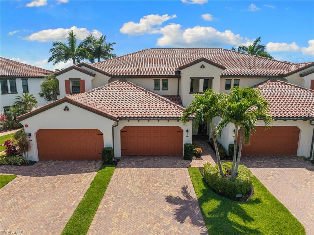 15209 Butler Lake Dr #201, Naples, photo 2