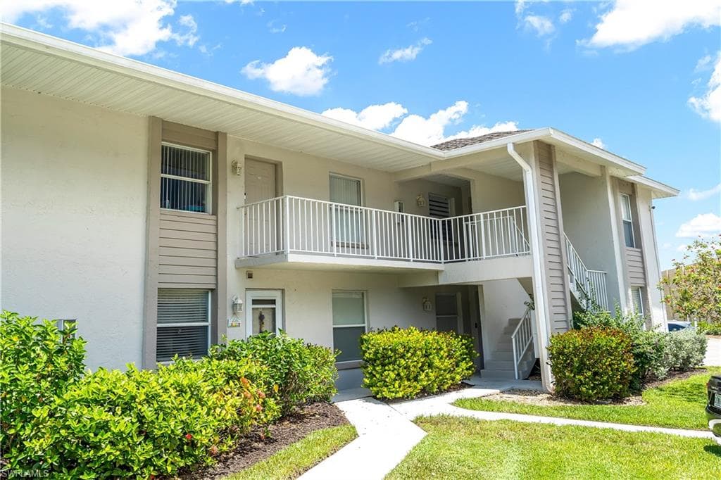 1330 Derbyshire Ct #e203, Naples