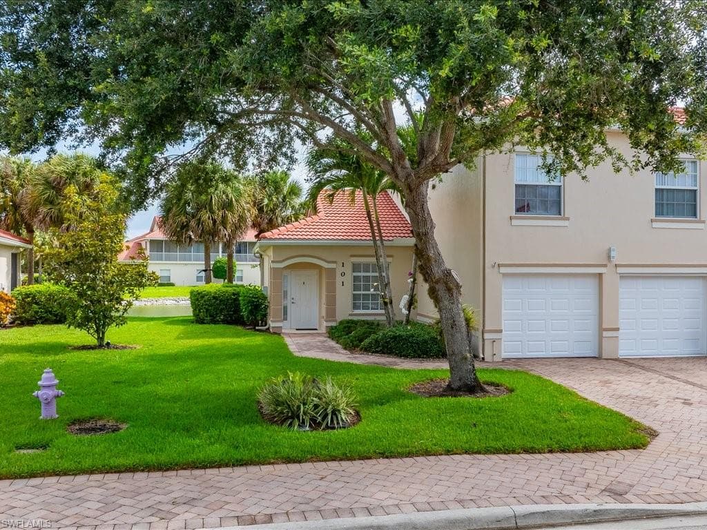 25064 Peacock Ln #101, Naples