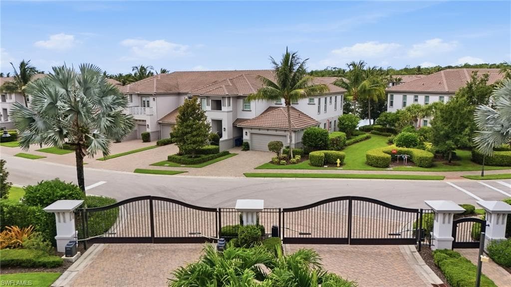 8066 Signature Club Cir #102, Naples, photo 3