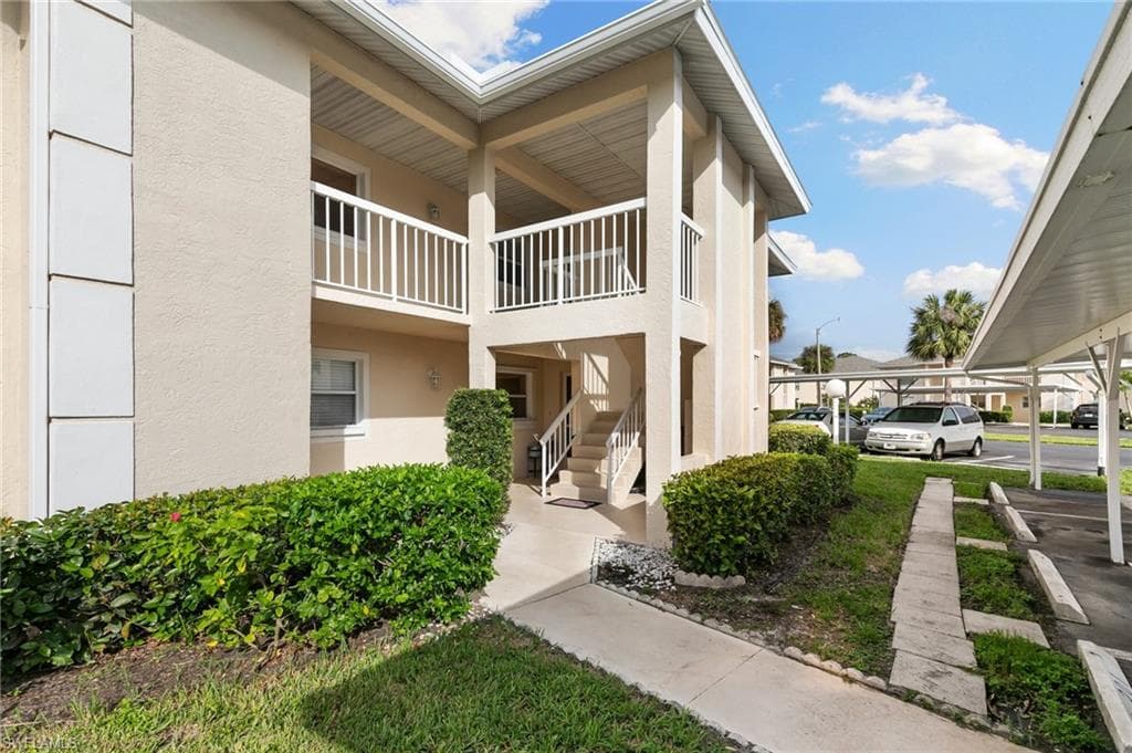 685 Squire Cir #204, Naples, photo 2