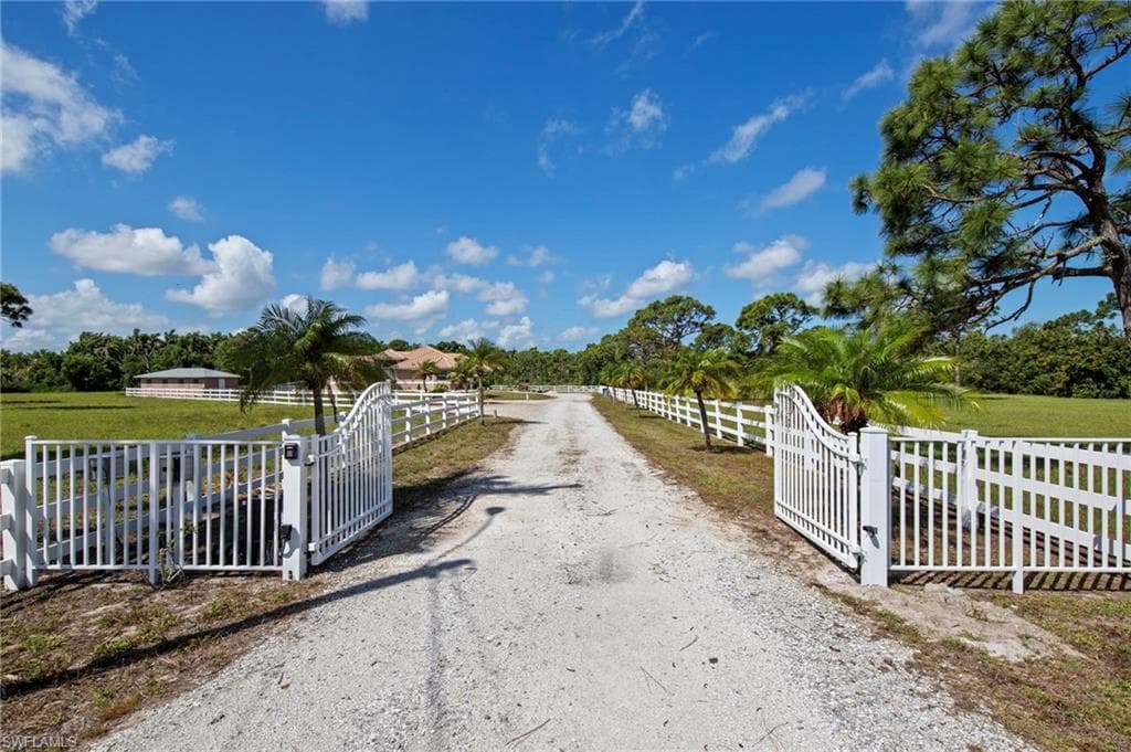 13541 Stringfellow Rd, Bokeelia, photo 2