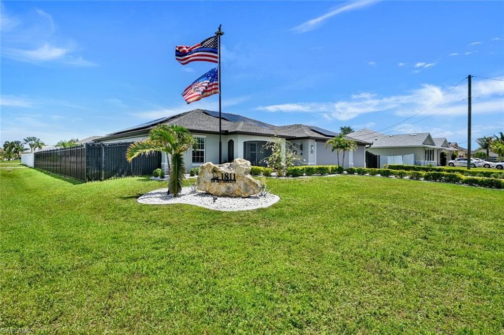 1811 3rd Ter, Cape Coral, photo 2