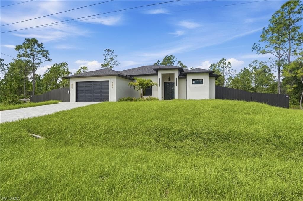 915 Lincoln Ave, Lehigh Acres, photo 3