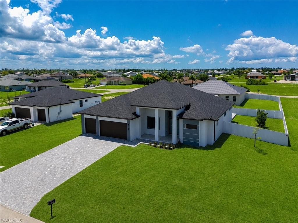 4328 32nd Ln, Cape Coral, photo 2
