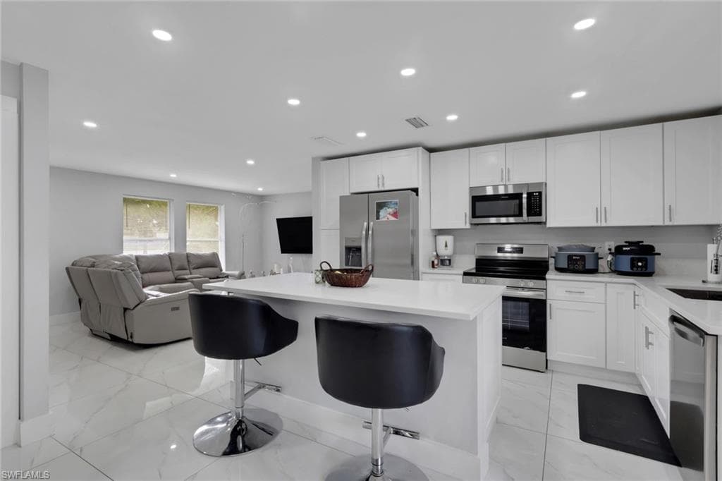 2025 49th Ter, Naples
