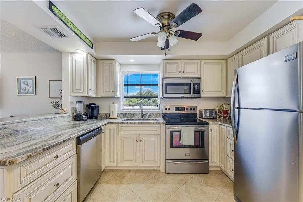 5 High Point Cir #204, Naples, photo 3