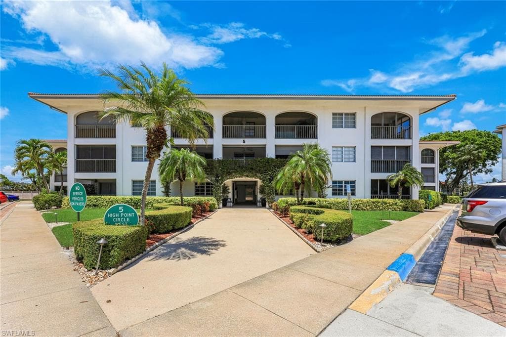 5 High Point Cir #204, Naples