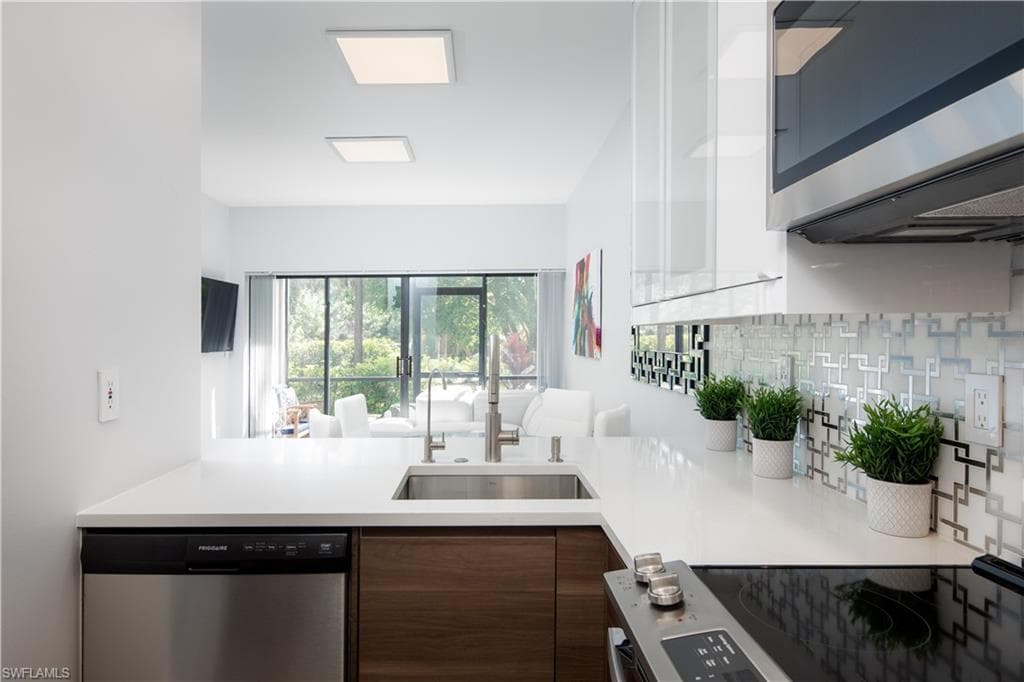 3323 Olympic Dr #711, Naples, photo 3